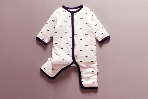 What are the methods of choosing crawling clothes